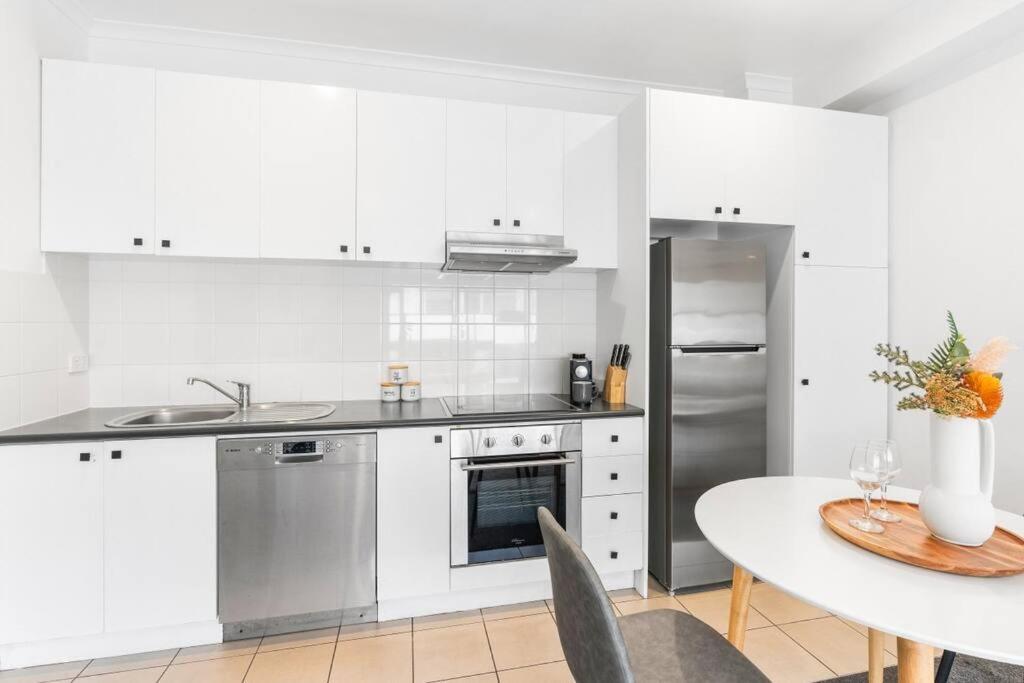 شقة Cozy 1 Bedder In St Kilda With Balcony ملبورن المظهر الخارجي الصورة