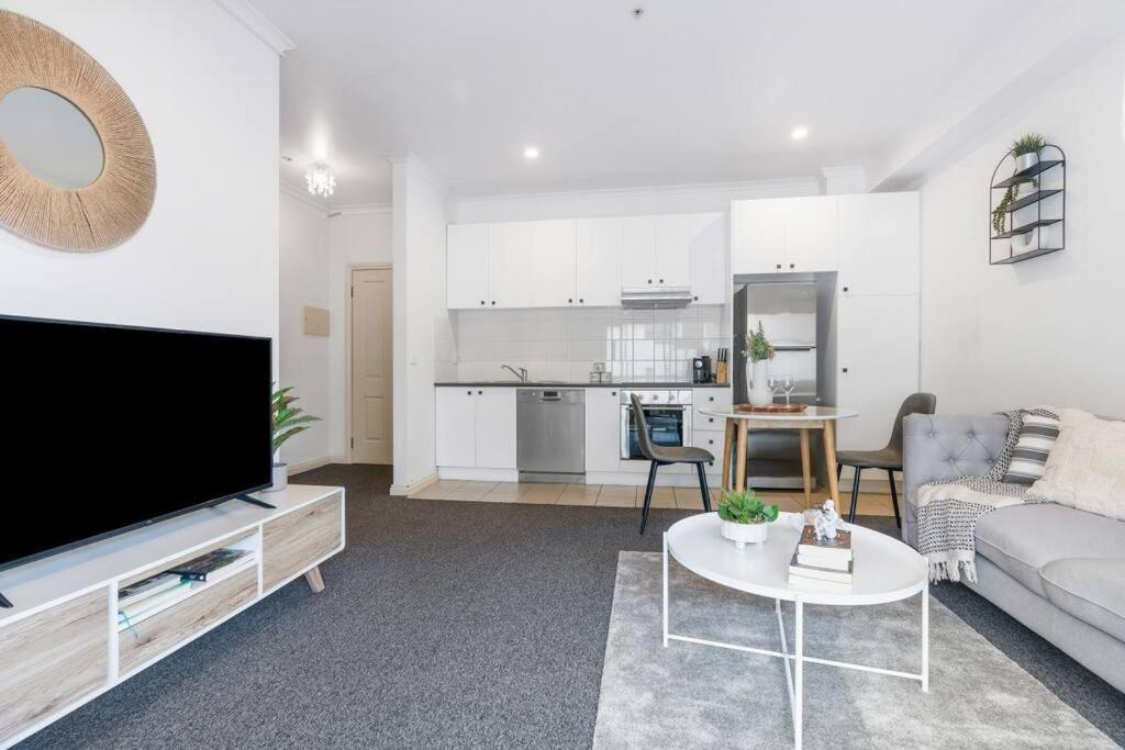 شقة Cozy 1 Bedder In St Kilda With Balcony ملبورن المظهر الخارجي الصورة